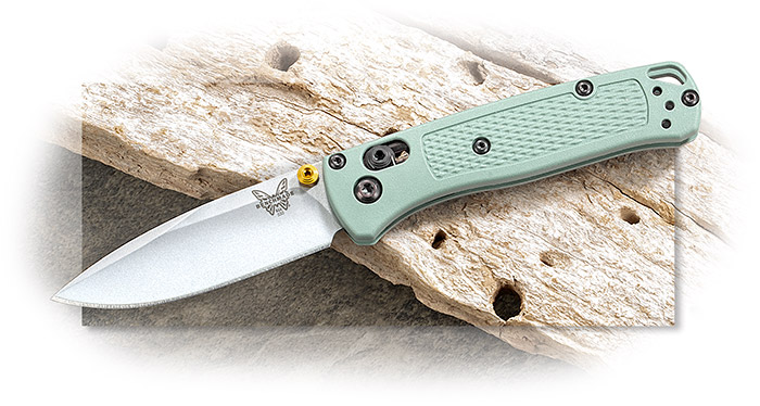 BENCHMADE - MINI BUGOUT - SAGE GREEN GRIVORY HANDLE - PLAIN EDGE CPM-S30V STAINLESS STEEL BLADE