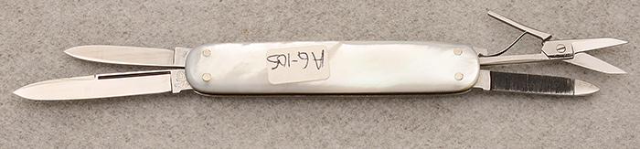 HEN & ROOSTER - WHITE PEARL - 3" CLOSED - 2 PEN BLADES - SCISSORS - FILE - VERY THIN