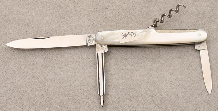 HEN & ROOSTER - 3-3/4" EVEN END - WHITE PEARL HANDLE SCALES - 1 DROP POINT BLADE - 1 PEN BLADE