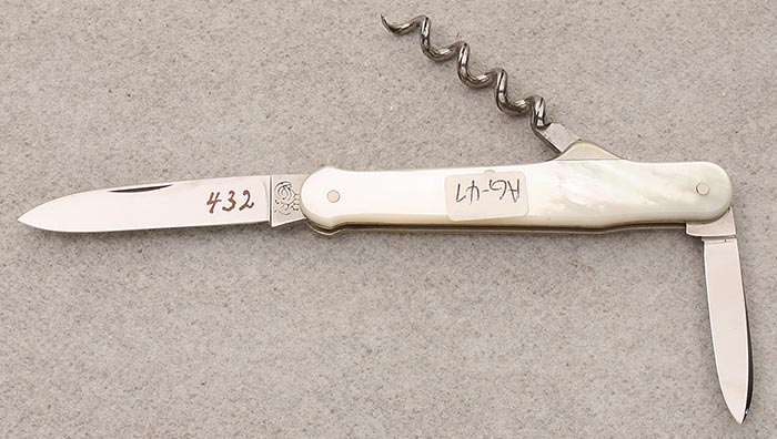HEN & ROOSTER - 432 ON BLADE - WHITE PEARL HANDLE SCALES - 3-1/4" CLOSED - CORKSCREW - DROP POINT