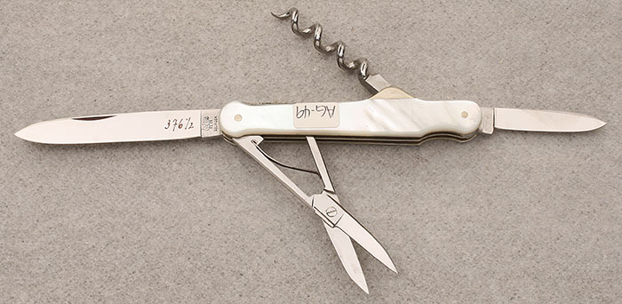HEN & ROOSTER - WHITE PEARL HANDLE SCALES - 3-5/8" CLOSED - CORKSCREW - DROP POINT BLADE - PEN BLADE