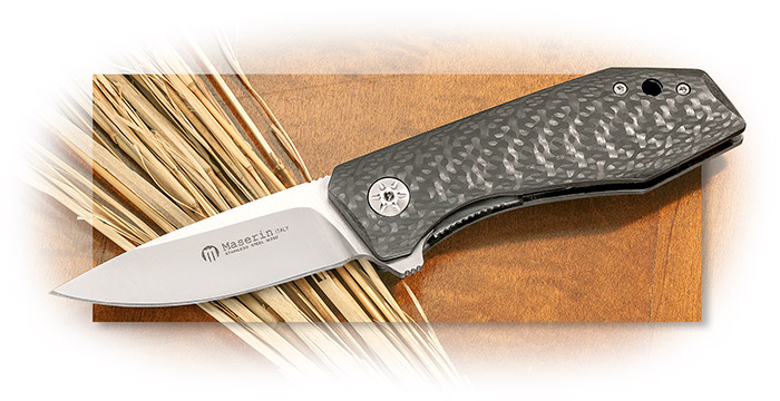 MASERIN - AM3 FOLDER - CARBON FIBER HANDLE - M390 BOHLER STAINLESS STEEL - FLIPPER BLADE OPENER